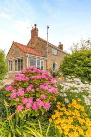 4 bed Detached for sale Image 10