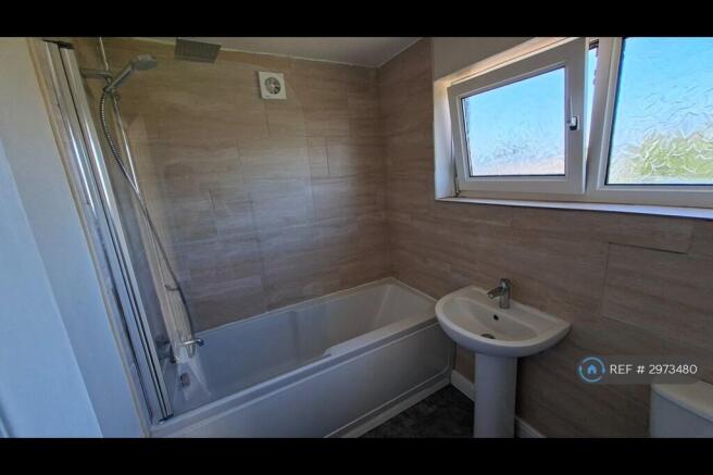 3 bed Semi-Detached to rent Image 12