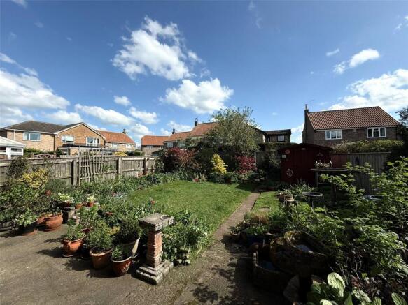 5 bed Detached for sale Image 9