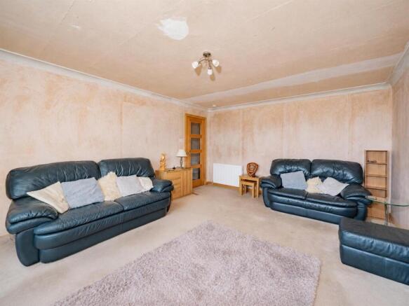 12 Beechwood Crescent Kirriemuir-3.jpg