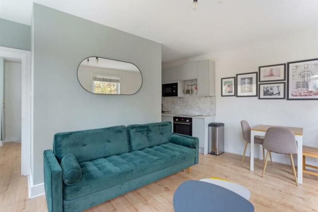 81914_Flat 3 4 Boutflower Road (7)_low.jpg