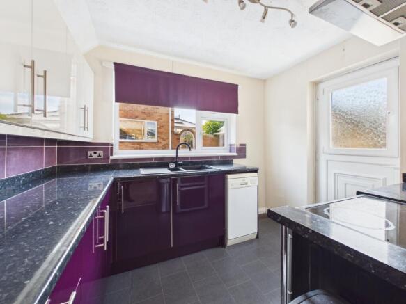 3 bed Semi-Detached for sale Image 6