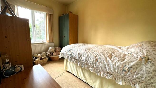 bedroom 4.JPG
