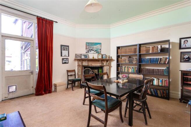 5 bed Semi-Detached for sale Image 4