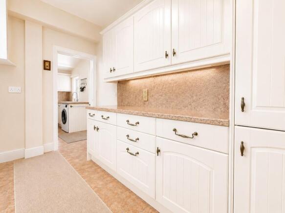 3 bed Semi-Detached to rent Image 8