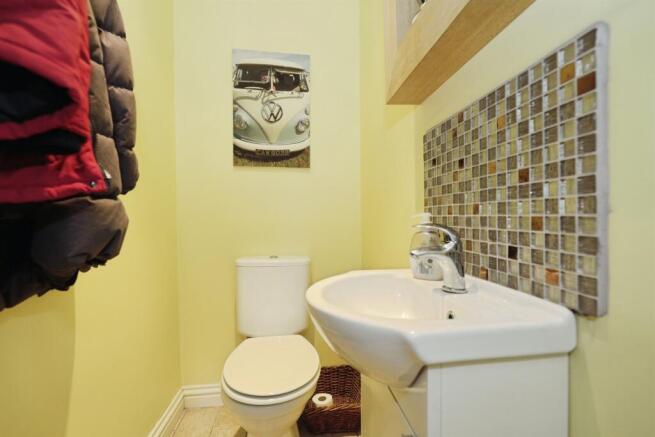 4 bed Detached for sale Image 9