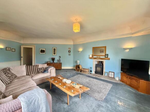 4 bed Flat for sale Image 4