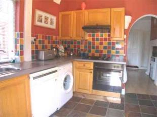 FITTED KITCHEN