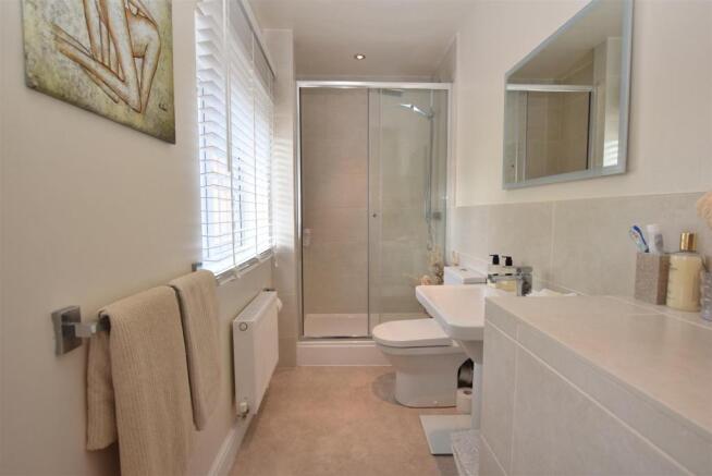 Contemporary En-Suite Shower Room