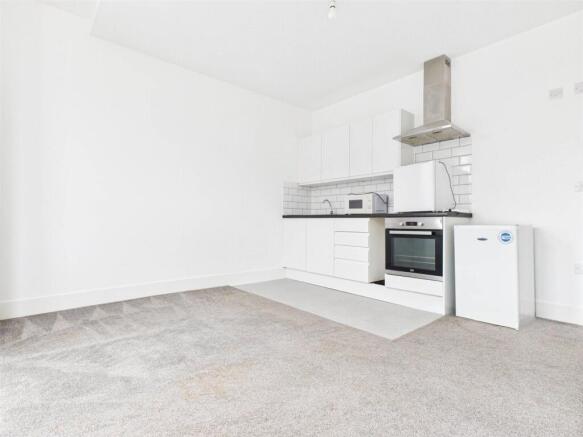 Studio Room: Kitchen