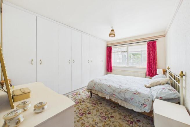 5 bed Detached for sale Image 10