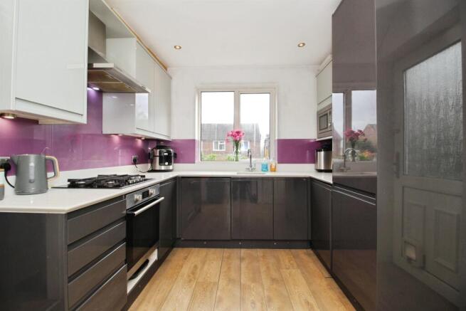 3 bed Semi-Detached for sale Image 7