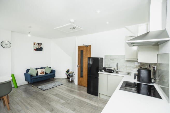 6 bed Block of Apartments for sale Image 6