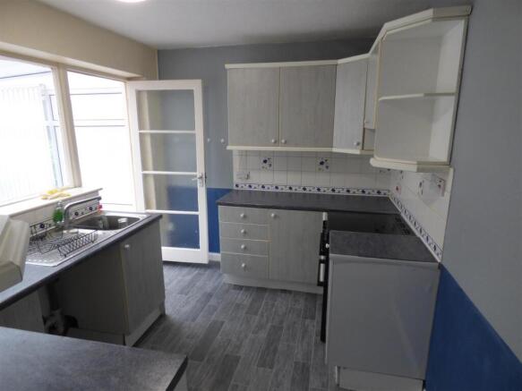 52 Elm Street kitchen.JPG