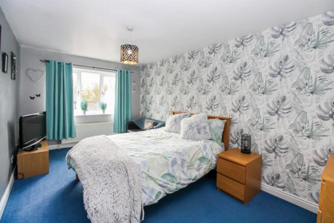 4 bed Detached for sale Image 11