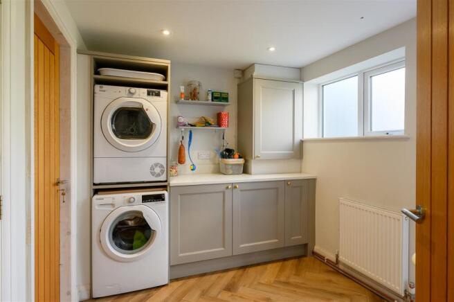 4 bed Semi-Detached for sale Image 7