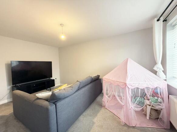 4 bed Detached for sale Image 9