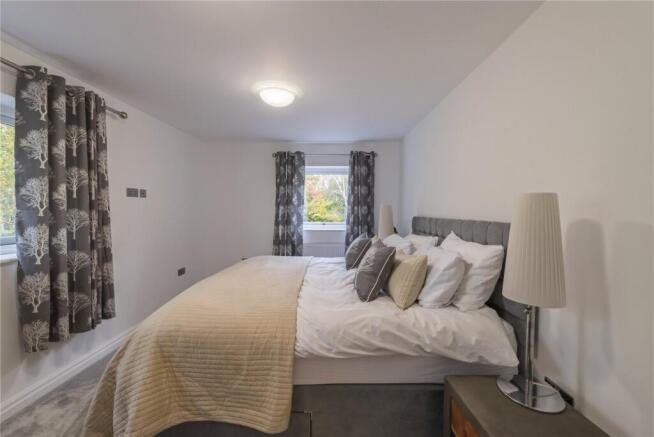 6 bed Detached for sale Image 9