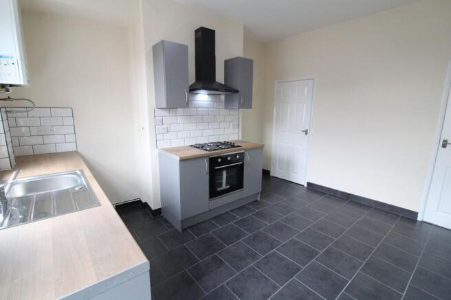 2 bed Terraced to rent Image 5