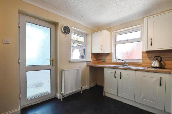 4 bed Semi-Detached Bungalow for sale Image 6