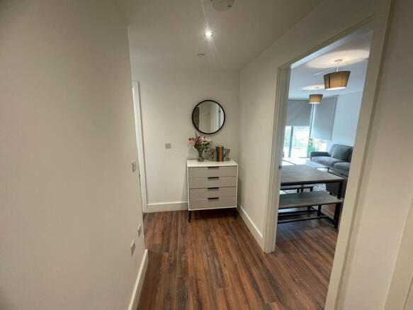 2 bed Apartment to rent Image 4