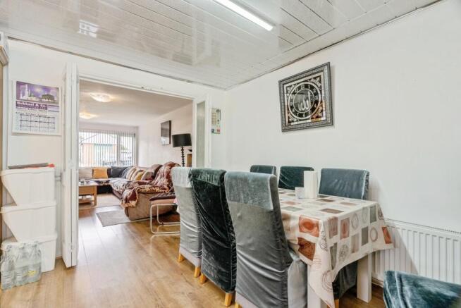 5 bed Semi-Detached for sale Image 6