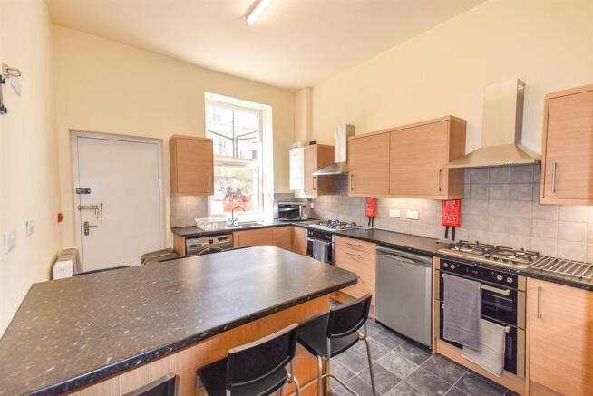 1 bed House Share to rent Image 5