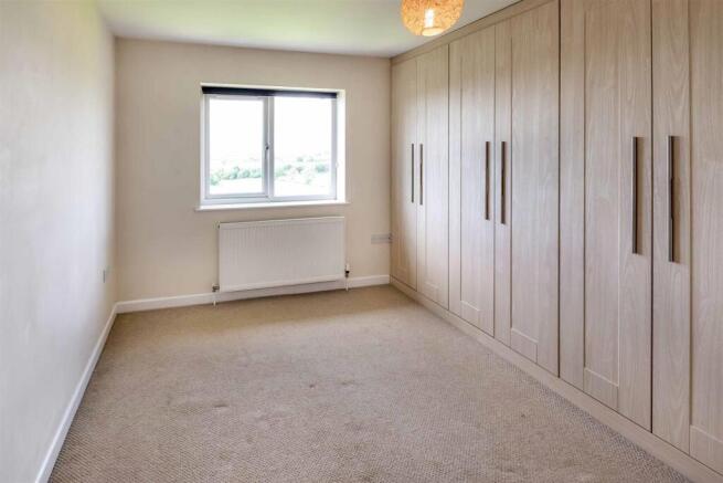 4 bed Detached for sale Image 12