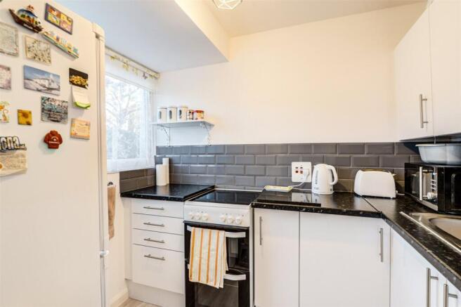 Rogate Road, Offington, Worthing, West Sussex, BN13 photo 4