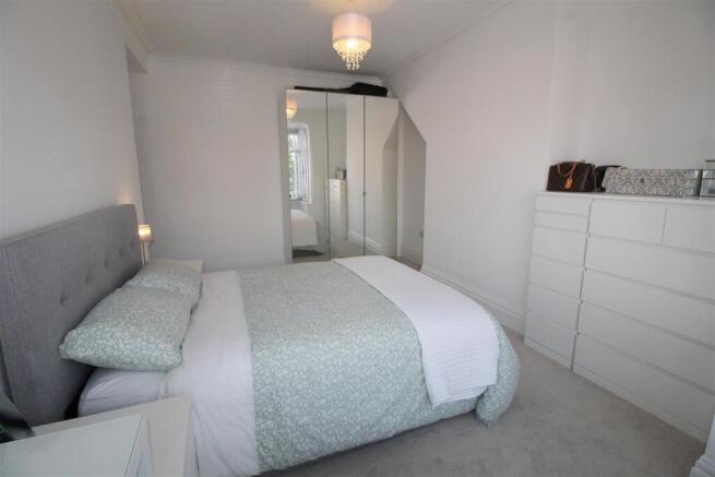 Park Rd, 50A, bed 1 (3).JPG