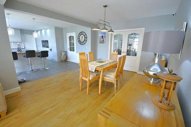 4 bed Detached for sale Image 11