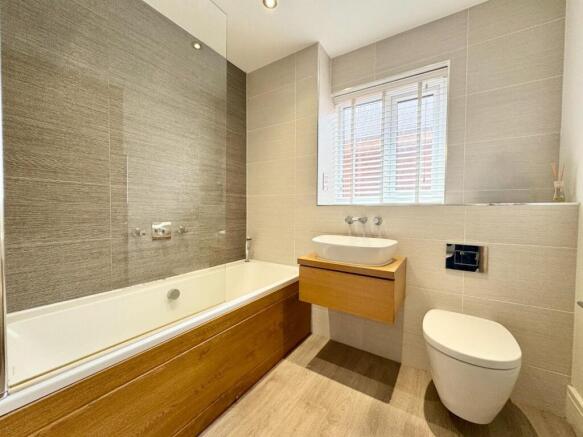 4 bed Detached for sale Image 9