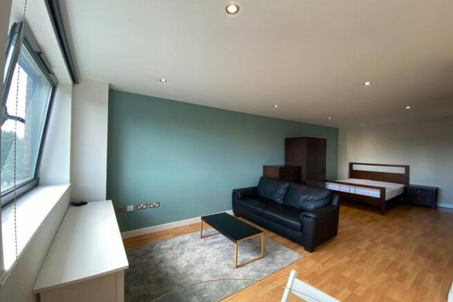 Studio to rent Image 10