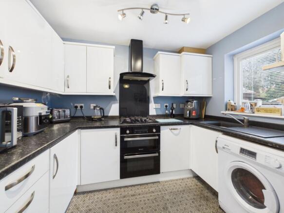3 bed Semi-Detached for sale Image 4