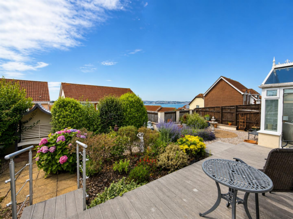 Deck Onto Garden.png