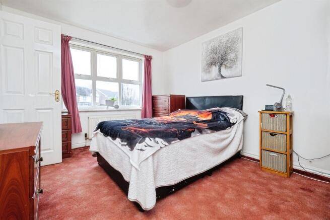4 bed Detached for sale Image 9