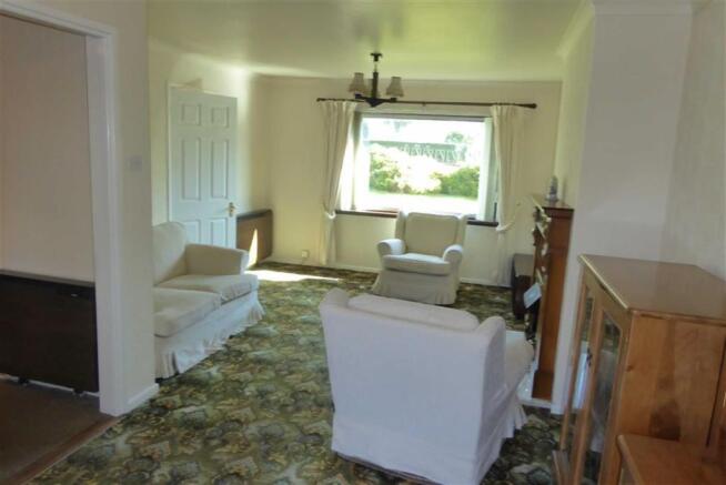 LOUNGE - DINING ROOM