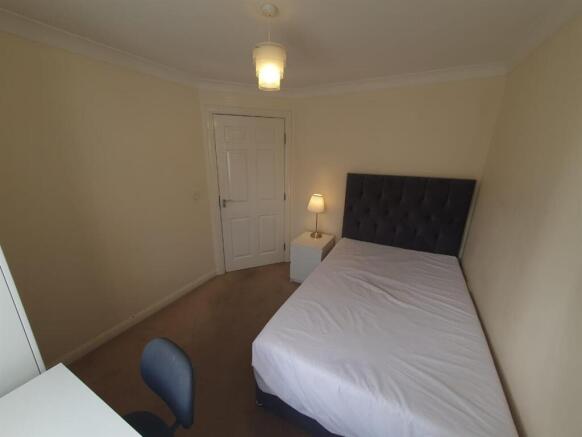 Bedroom 1 4.jpg