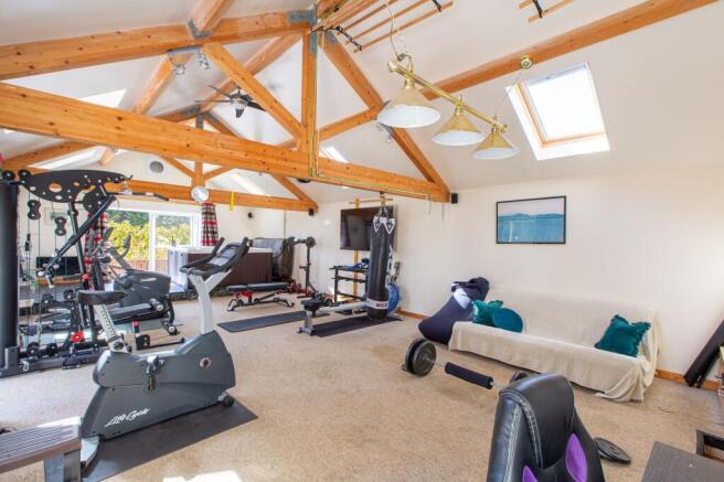 7 bed Detached for sale Image 8