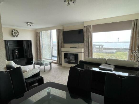 Lounge5.jpg