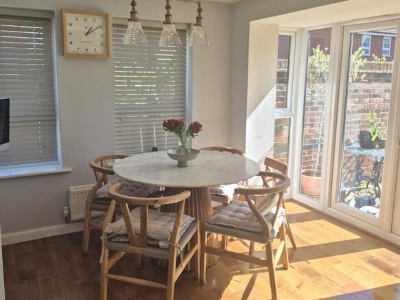 3 bed Semi-Detached for sale Image 6