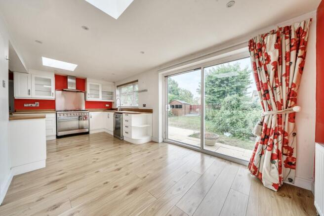 Kitchen & Dining Space