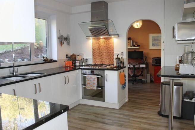 Kitchen / Brea...