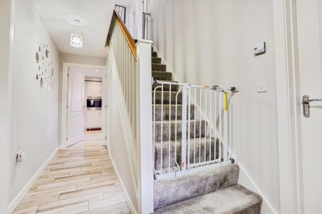 4 bed Detached for sale Image 7
