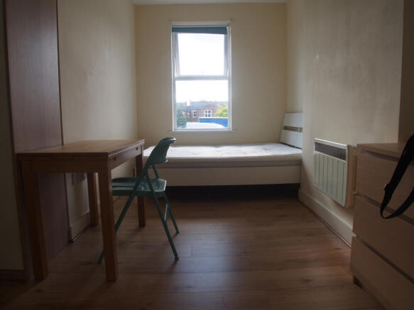 Modern en-suite studio