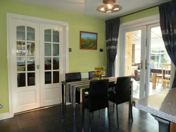 Kitchen Dining Area