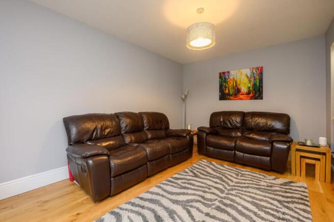 4 bed Semi-Detached for sale Image 9