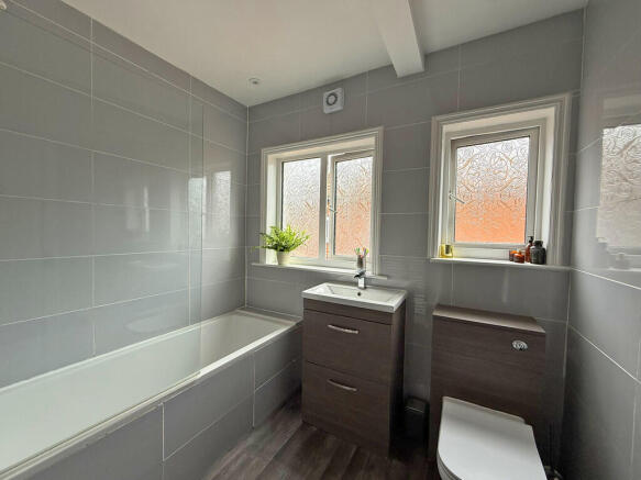 3 bed Semi-Detached for sale Image 8