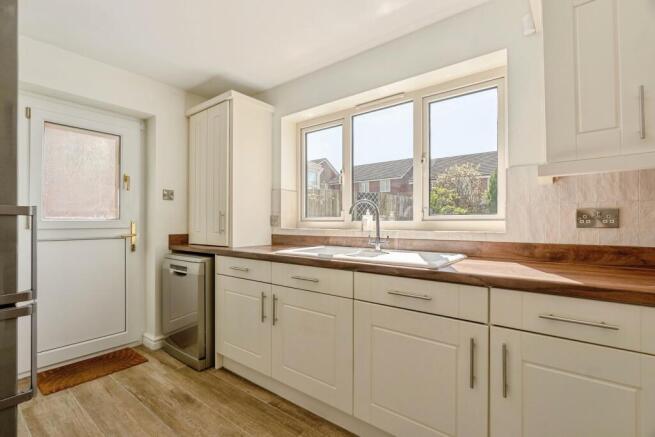 4 bed Detached for sale Image 7