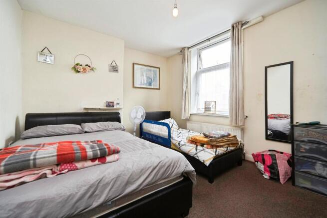 4 bed Terraced for sale Image 9
